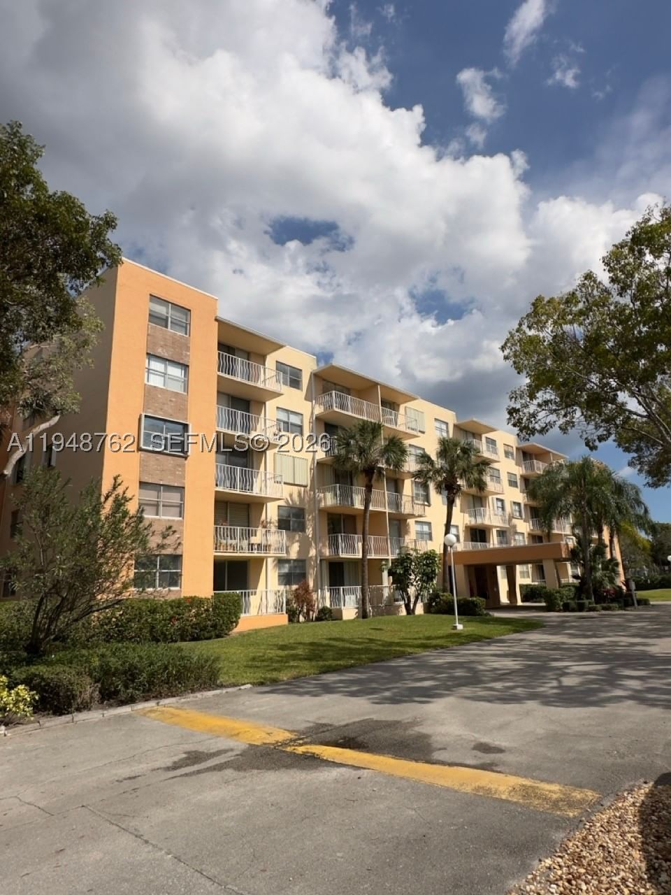 Real estate property located at 500 Executive Center Dr #2N, Palm Beach, Breakwaters Of The Palm B, West Palm Beach, FL