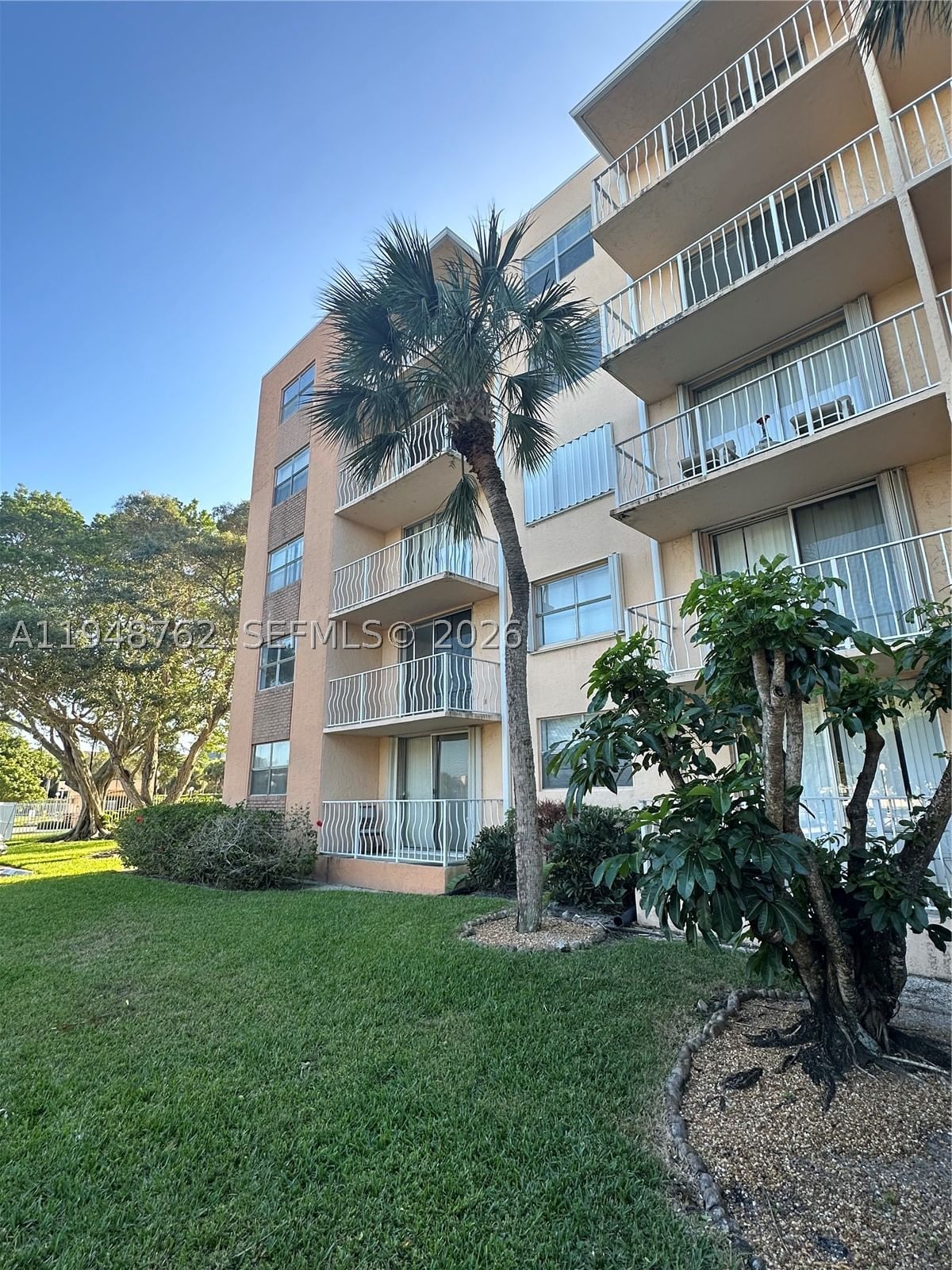 Real estate property located at 500 Executive Center Dr #2N, Palm Beach, Breakwaters Of The Palm B, West Palm Beach, FL