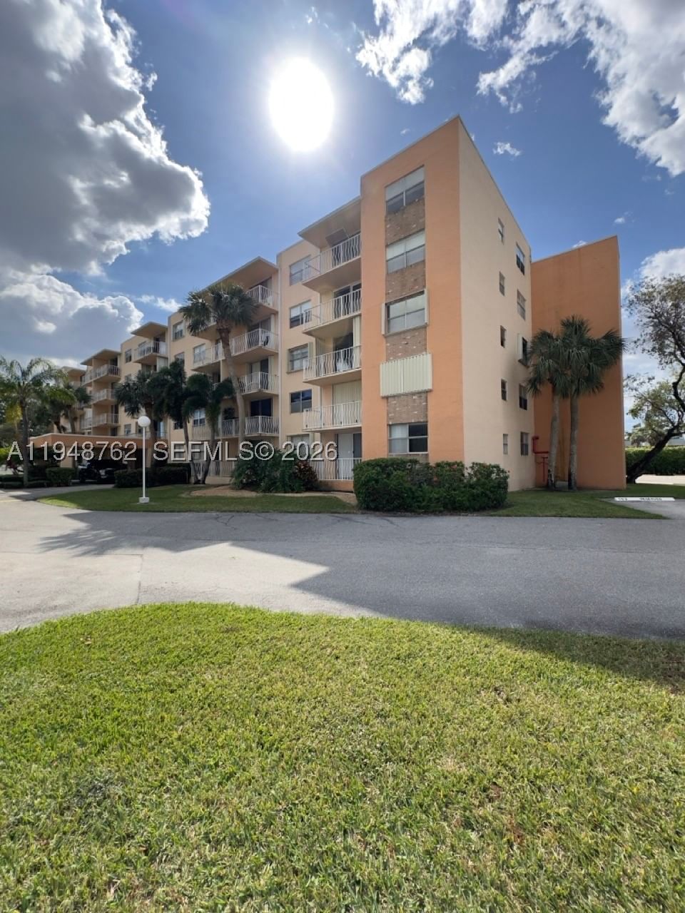 Real estate property located at 500 Executive Center Dr #2N, Palm Beach, Breakwaters Of The Palm B, West Palm Beach, FL