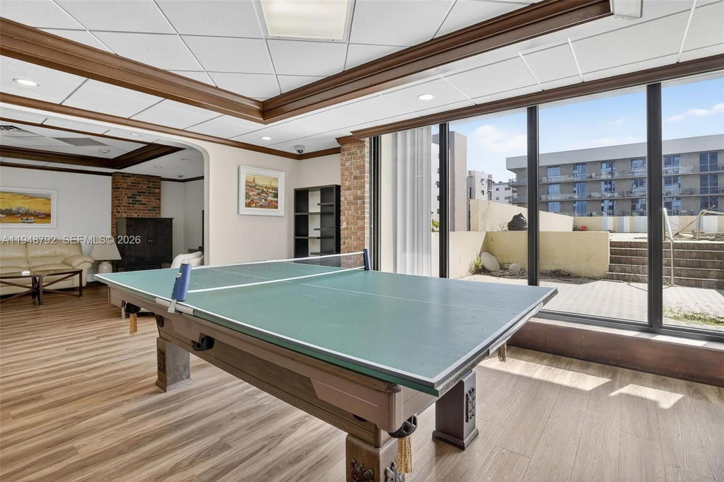Real estate property located at 322 Buchanan St #1108, Broward, Crystal Tower Inc Condo, Hollywood, FL