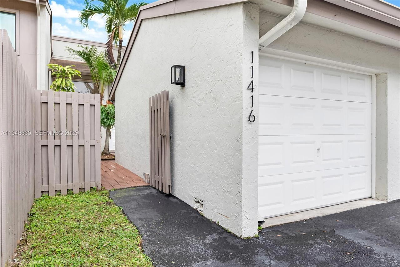 Real estate property located at 11416 110th Ln, Miami-dade, Sabal Chase Sec 1, Miami, FL