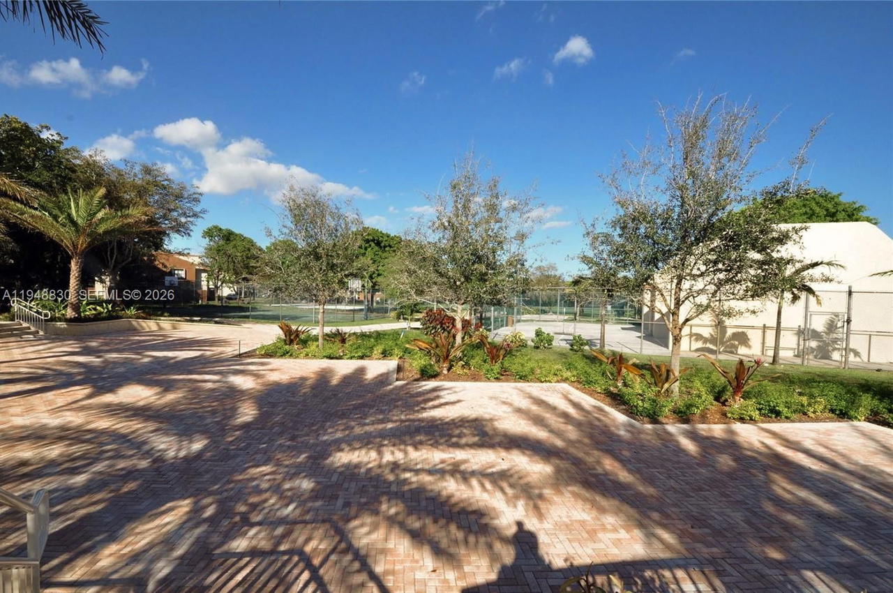 Real estate property located at 11416 110th Ln, Miami-dade, Sabal Chase Sec 1, Miami, FL