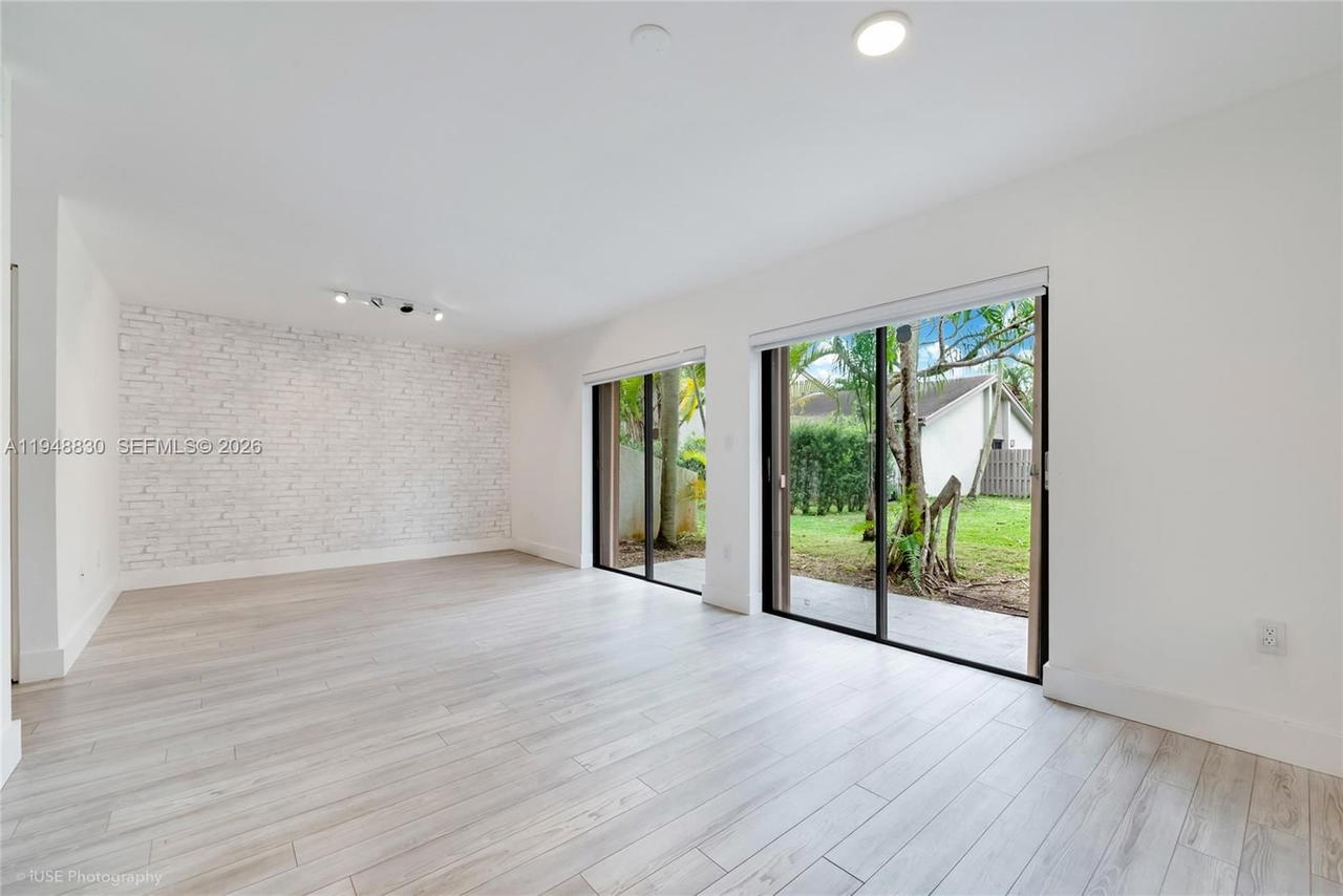 Real estate property located at 11416 110th Ln, Miami-dade, Sabal Chase Sec 1, Miami, FL
