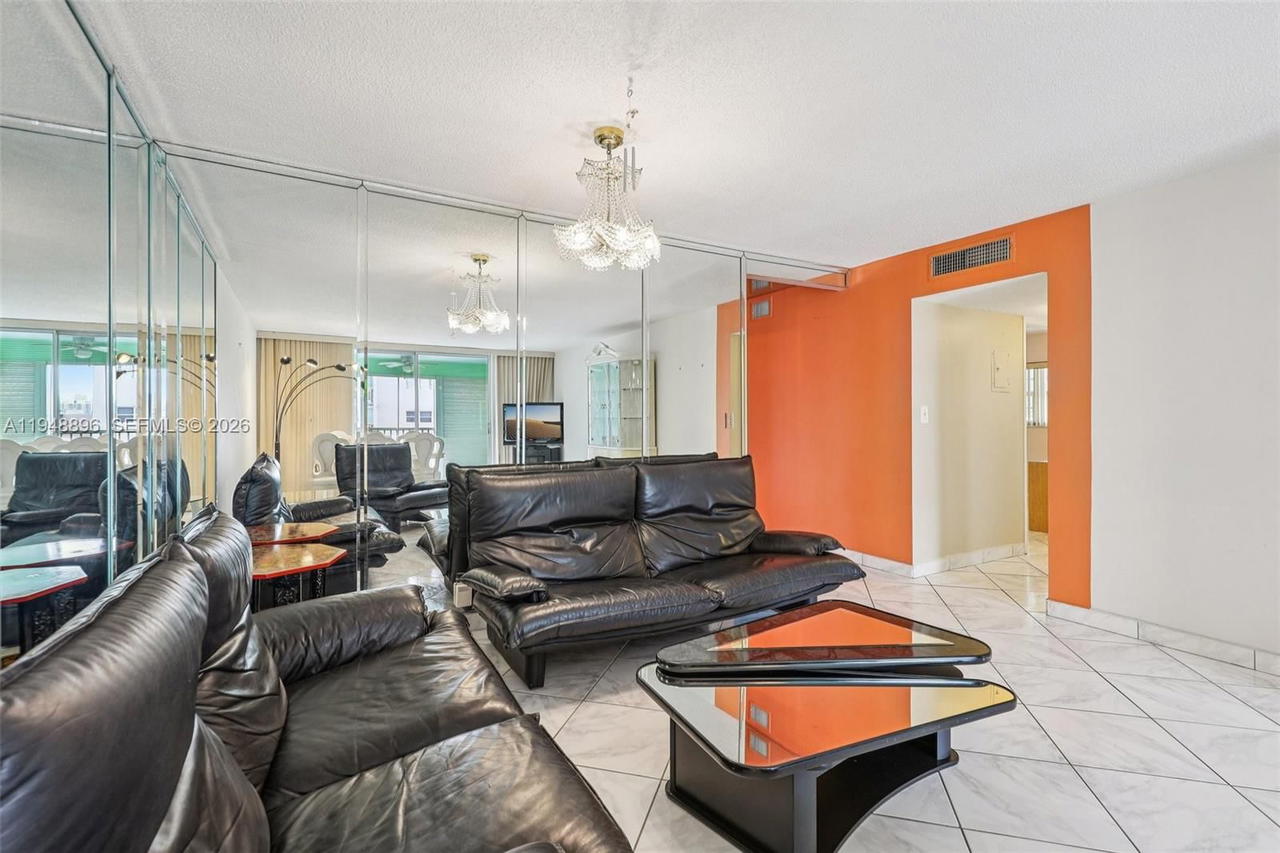 Real estate property located at 319 14th Ave #501, Broward, Meadowbrook Towers Condo, Hallandale Beach, FL