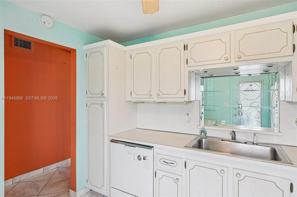 Real estate property located at 319 14th Ave #501, Broward, Meadowbrook Towers Condo, Hallandale Beach, FL