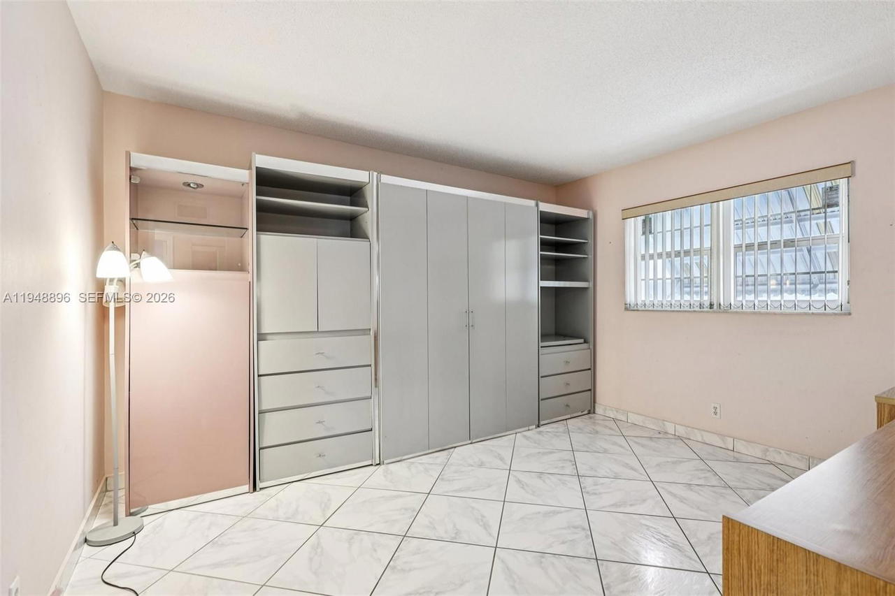 Real estate property located at 319 14th Ave #501, Broward, Meadowbrook Towers Condo, Hallandale Beach, FL