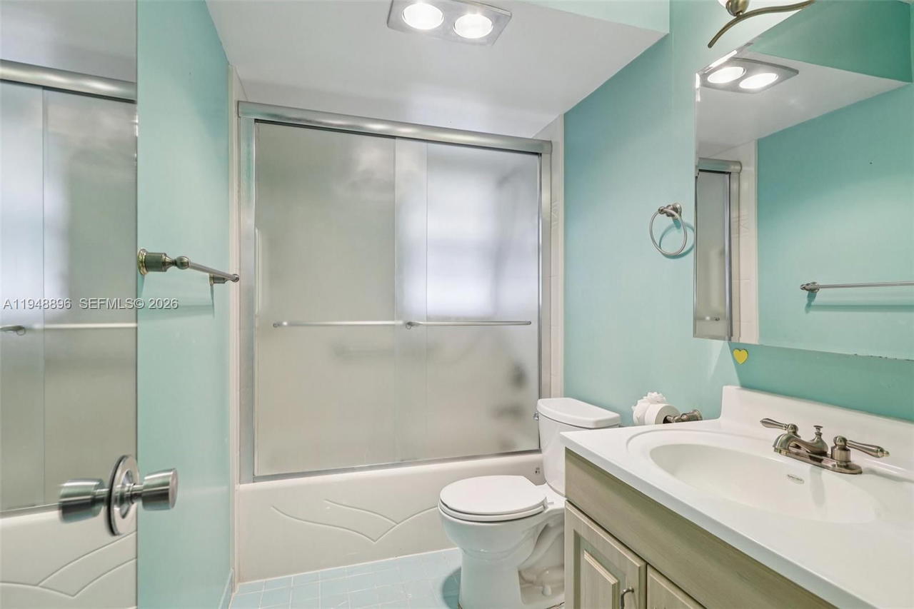 Real estate property located at 319 14th Ave #501, Broward, Meadowbrook Towers Condo, Hallandale Beach, FL