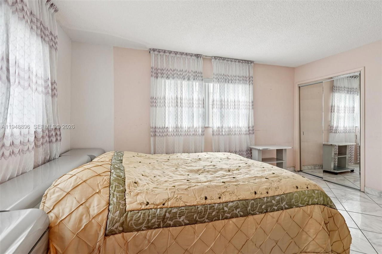 Real estate property located at 319 14th Ave #501, Broward, Meadowbrook Towers Condo, Hallandale Beach, FL