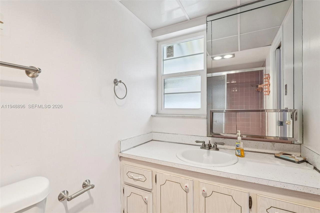 Real estate property located at 319 14th Ave #501, Broward, Meadowbrook Towers Condo, Hallandale Beach, FL