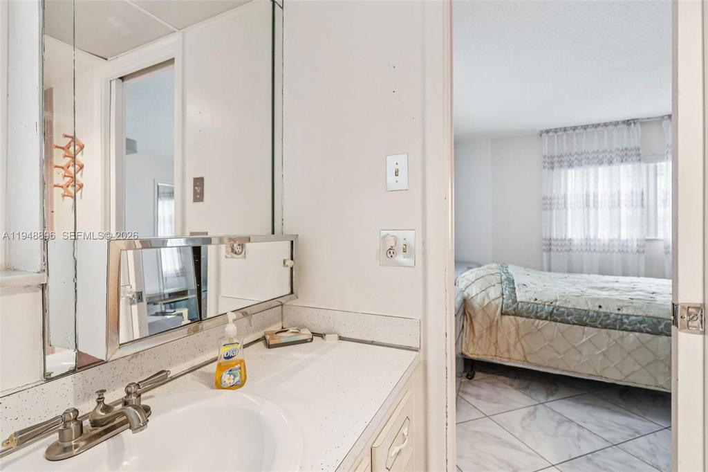 Real estate property located at 319 14th Ave #501, Broward, Meadowbrook Towers Condo, Hallandale Beach, FL