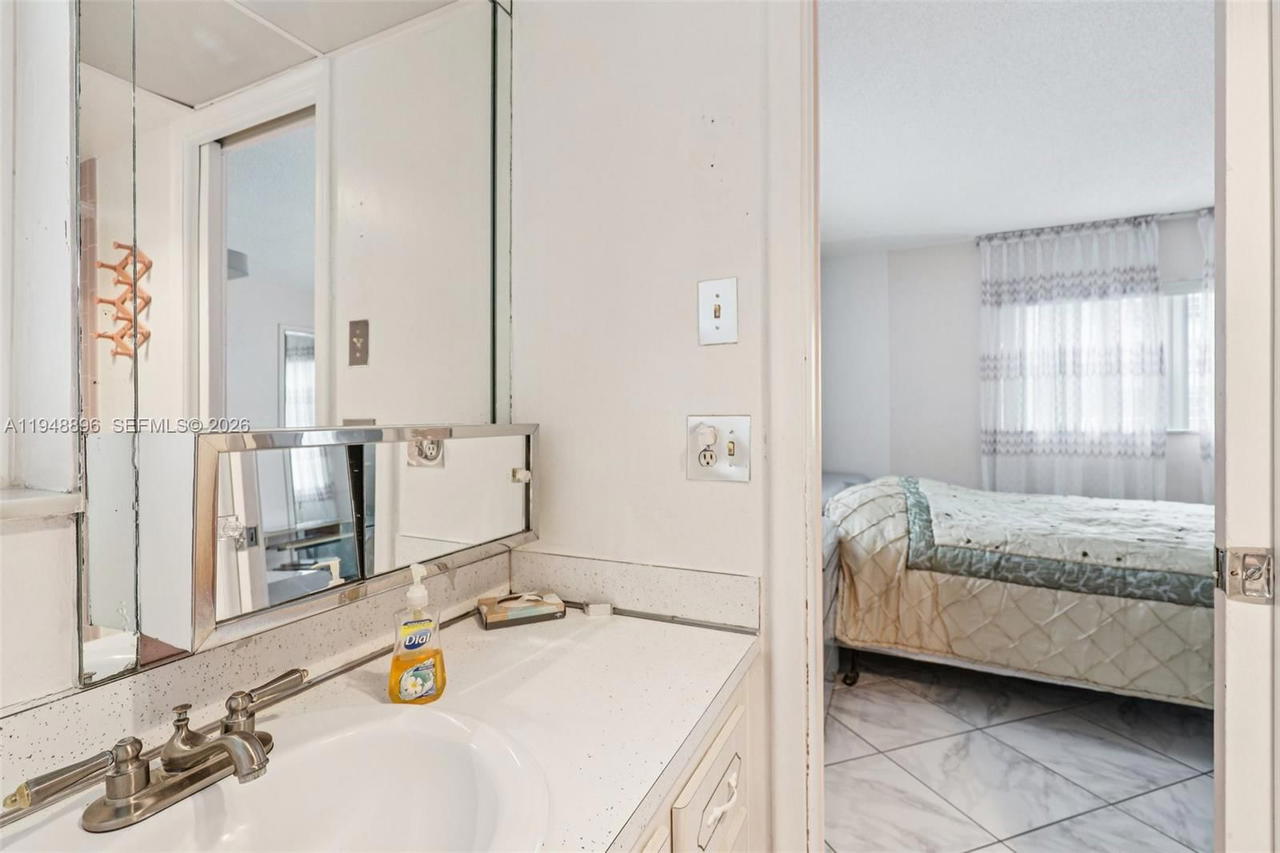 Real estate property located at 319 14th Ave #501, Broward, Meadowbrook Towers Condo, Hallandale Beach, FL