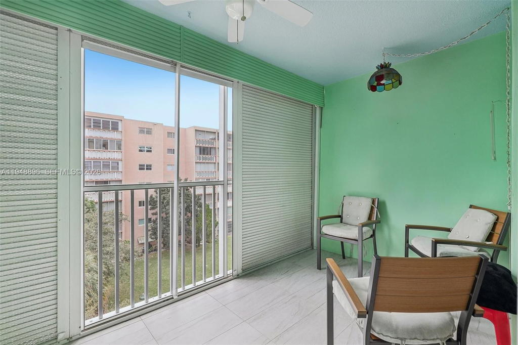 Real estate property located at 319 14th Ave #501, Broward, Meadowbrook Towers Condo, Hallandale Beach, FL