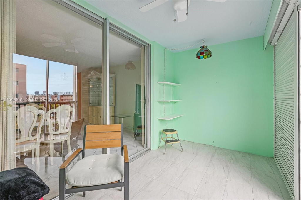 Real estate property located at 319 14th Ave #501, Broward, Meadowbrook Towers Condo, Hallandale Beach, FL