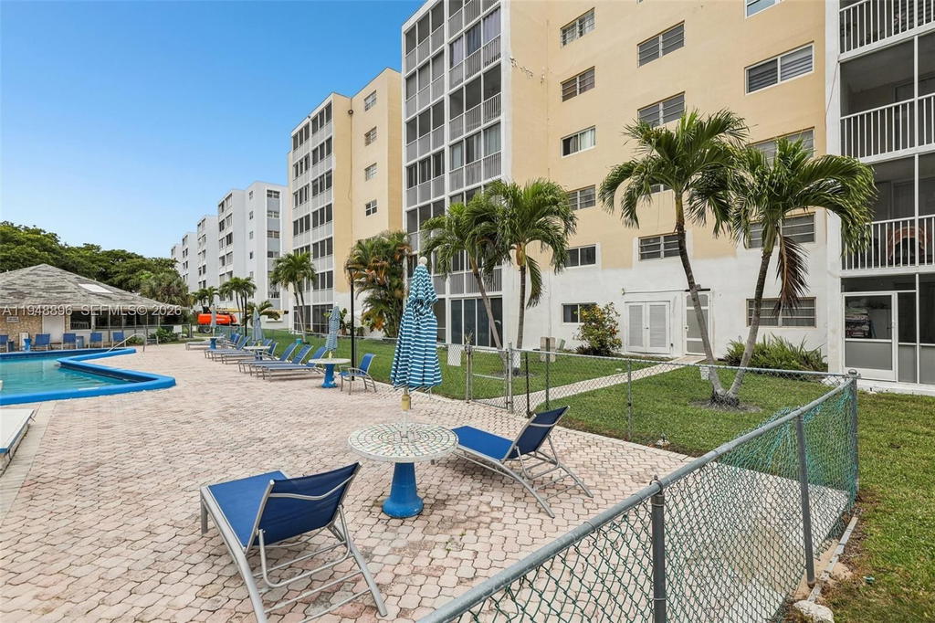 Real estate property located at 319 14th Ave #501, Broward, Meadowbrook Towers Condo, Hallandale Beach, FL