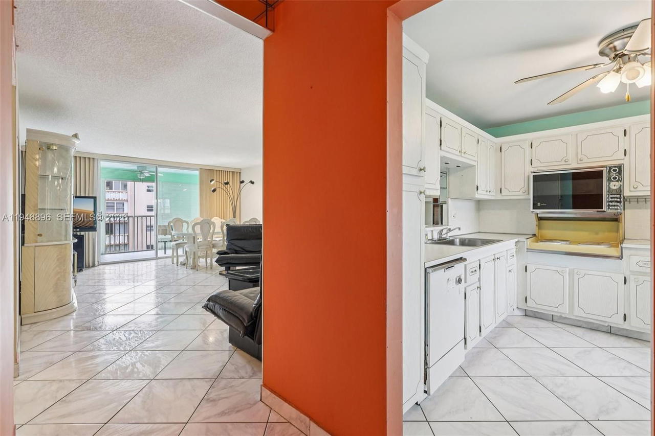 Real estate property located at 319 14th Ave #501, Broward, Meadowbrook Towers Condo, Hallandale Beach, FL