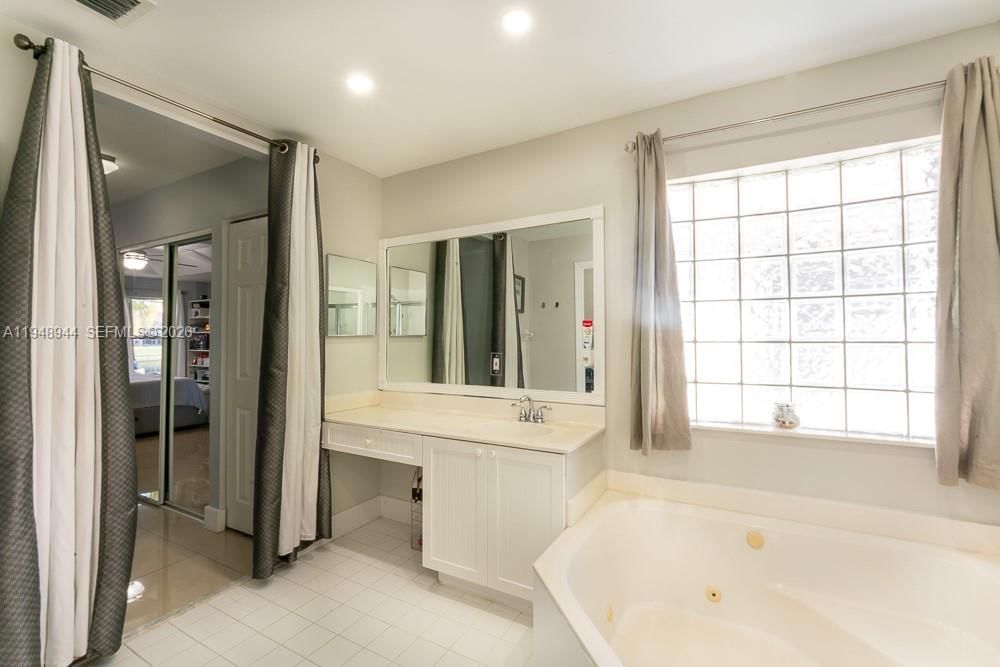 Real estate property located at 17376 33rd Ct, Broward, Silver Lakes Phase Iii Re, Miramar, FL