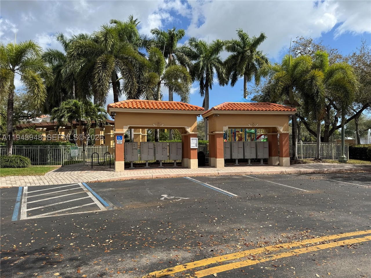 Real estate property located at 4957 Tradewinds Ter #704, Broward, Villas At Harbor Isles, Dania Beach, FL