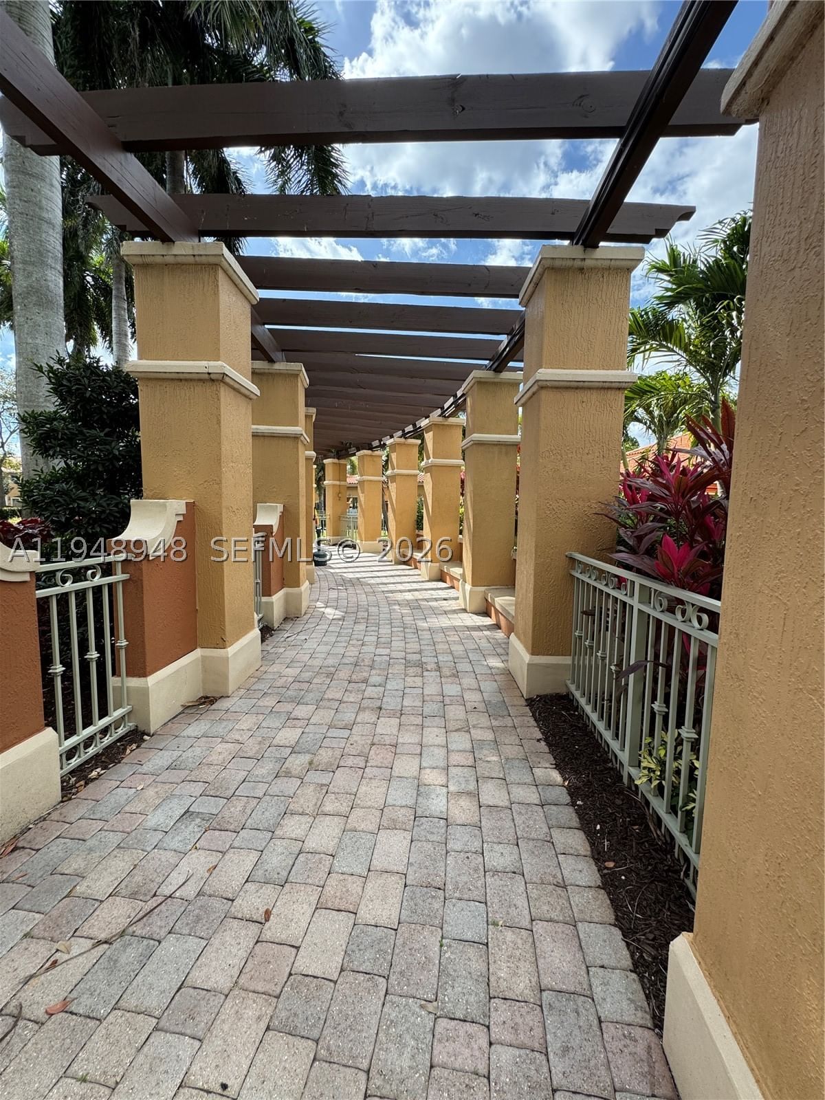 Real estate property located at 4957 Tradewinds Ter #704, Broward, Villas At Harbor Isles, Dania Beach, FL