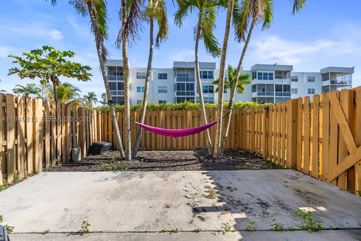 Real estate property located at 8009 29th St, Broward, Fairways Of Sunrise, Sunrise, FL