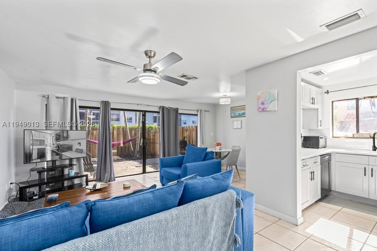 Real estate property located at 8009 29th St, Broward, Fairways Of Sunrise, Sunrise, FL