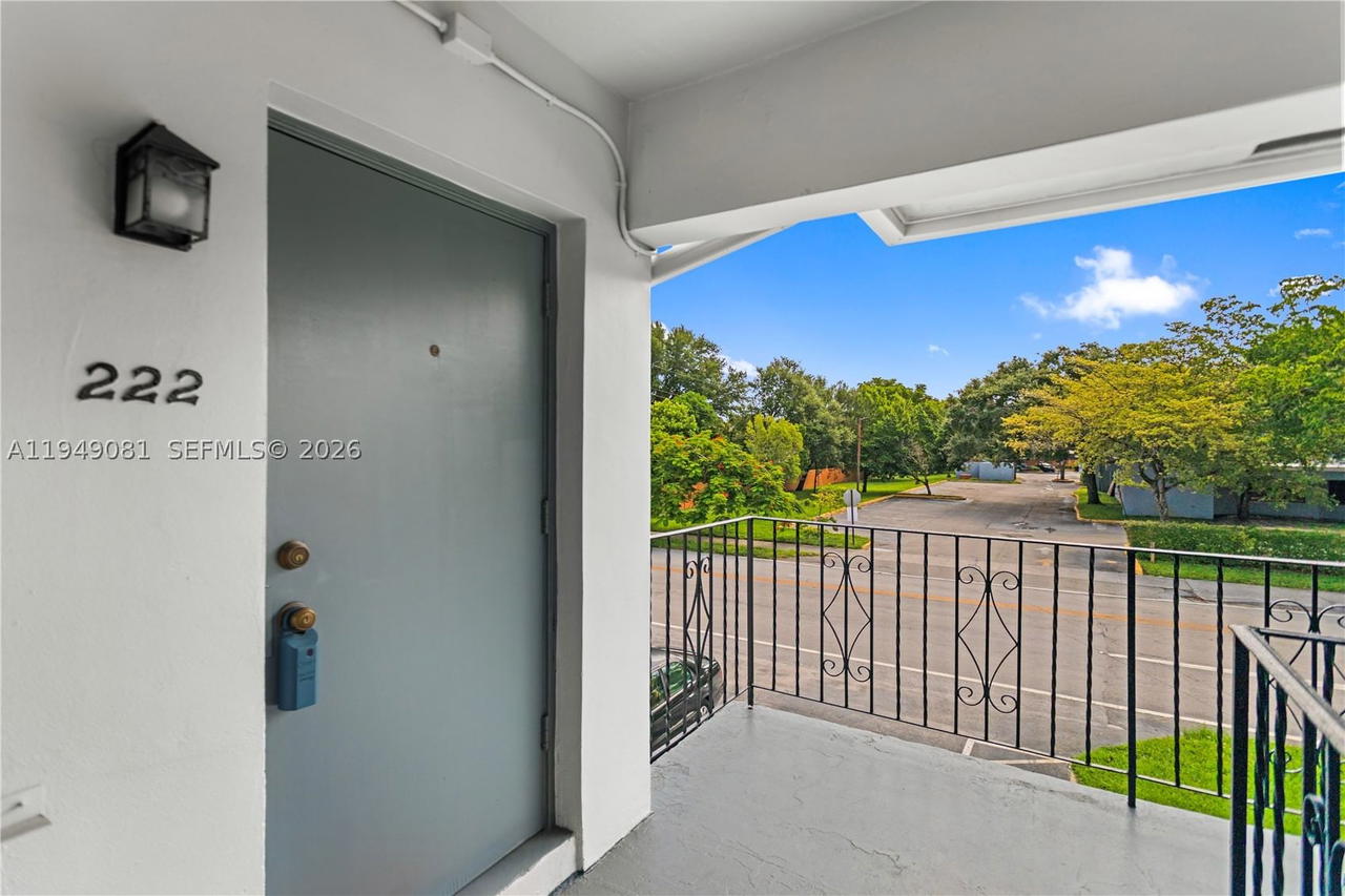 Real estate property located at 7401 Pines Blvd #222, Broward, Pembroke House Condo, Pembroke Pines, FL