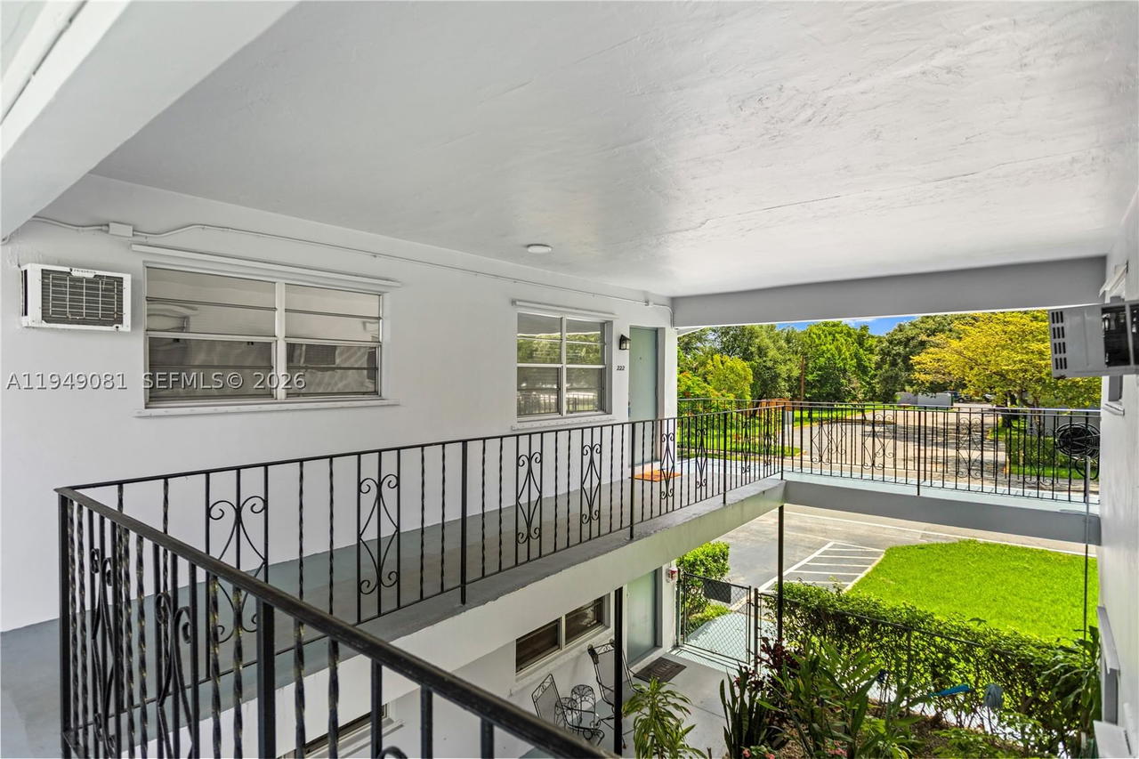 Real estate property located at 7401 Pines Blvd #222, Broward, Pembroke House Condo, Pembroke Pines, FL