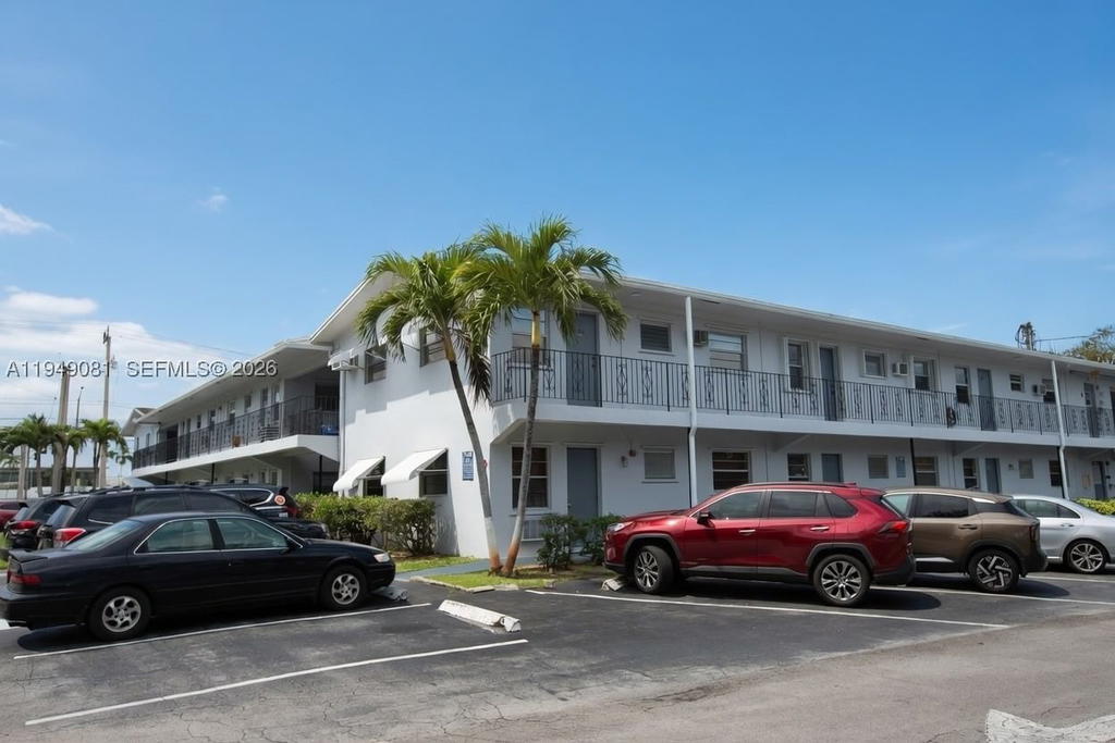 Real estate property located at 7401 Pines Blvd #222, Broward, Pembroke House Condo, Pembroke Pines, FL