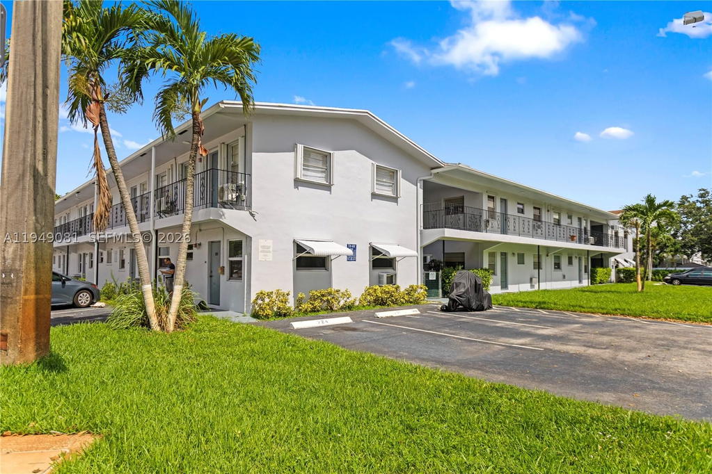 Real estate property located at 7401 Pines Blvd #222, Broward, Pembroke House Condo, Pembroke Pines, FL