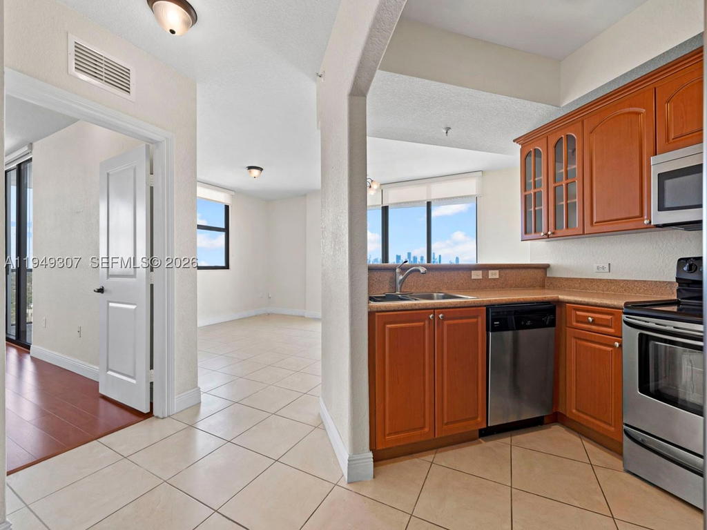 Real estate property located at 2301 27th Ave #1403, Miami-dade, The Luxor Residences Cond, Miami, FL