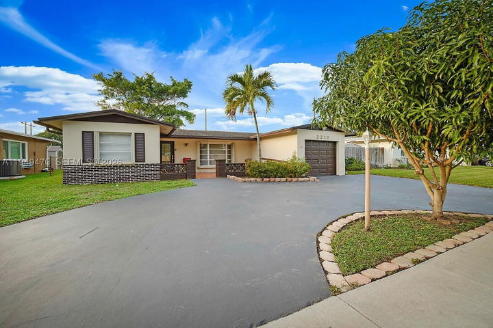 Real estate property located at 2210 91st Ter, Broward, Rainbow Lakes, Pembroke Pines, FL