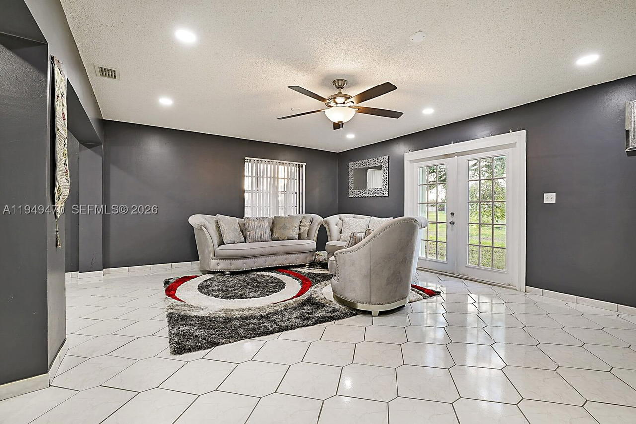 Real estate property located at 2210 91st Ter, Broward, Rainbow Lakes, Pembroke Pines, FL