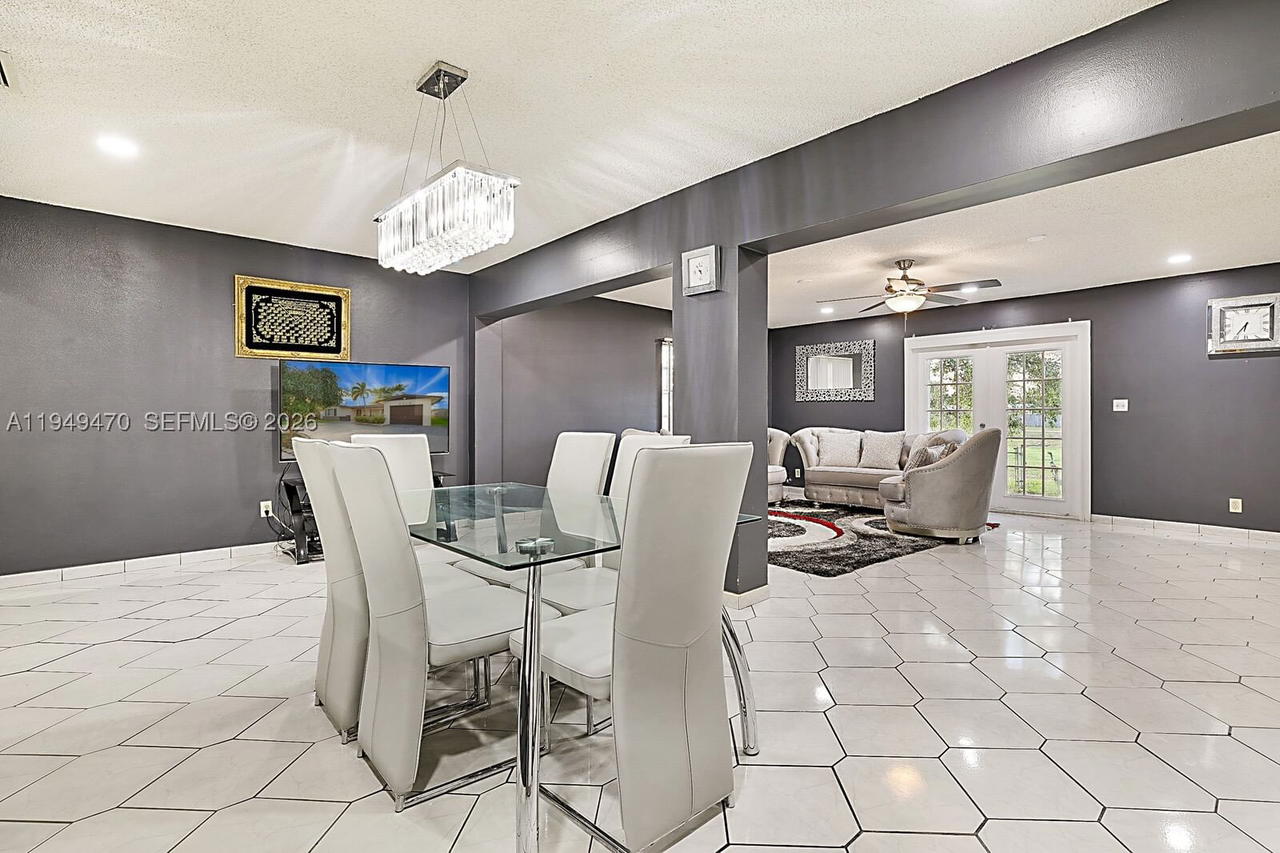 Real estate property located at 2210 91st Ter, Broward, Rainbow Lakes, Pembroke Pines, FL