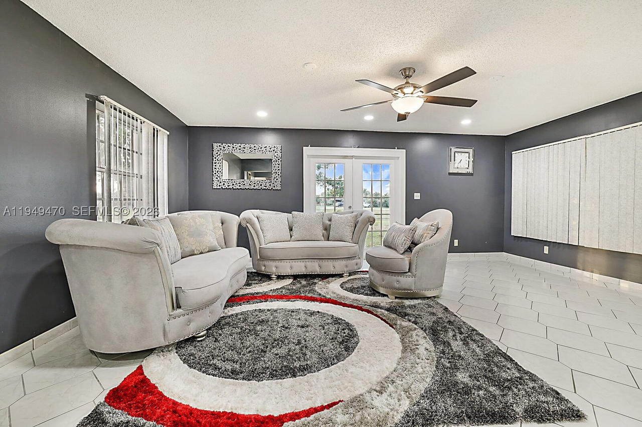 Real estate property located at 2210 91st Ter, Broward, Rainbow Lakes, Pembroke Pines, FL