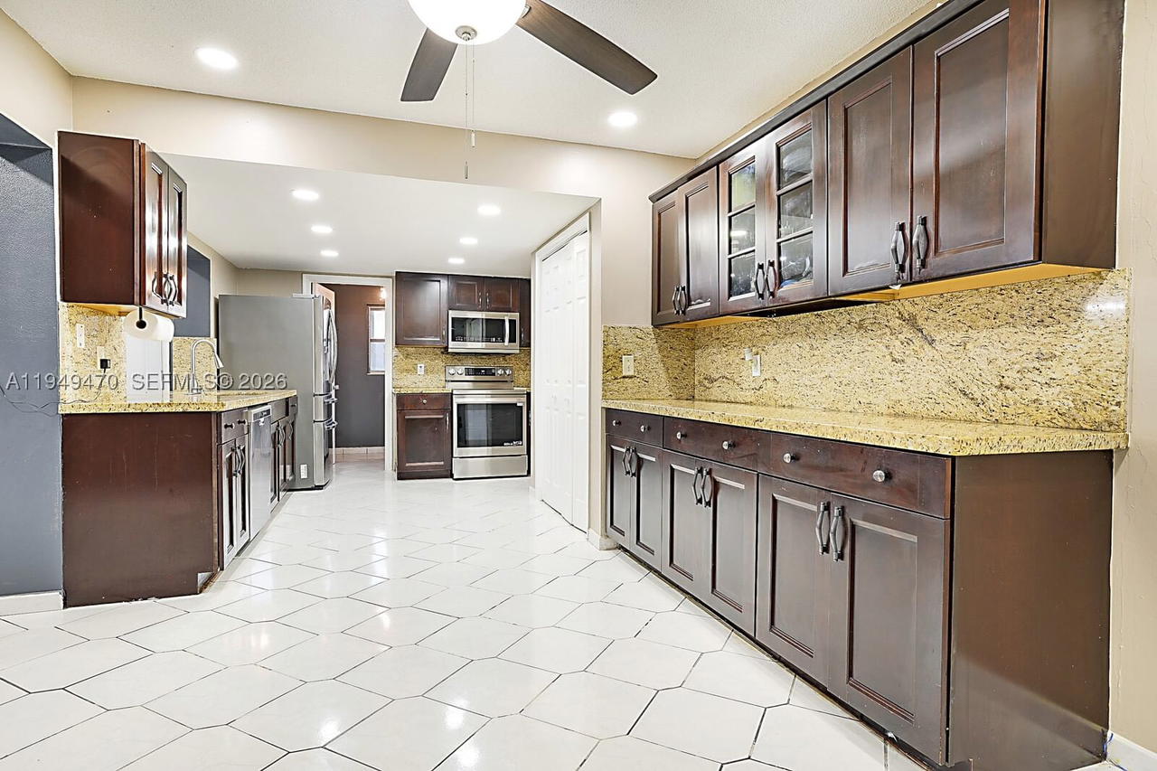 Real estate property located at 2210 91st Ter, Broward, Rainbow Lakes, Pembroke Pines, FL