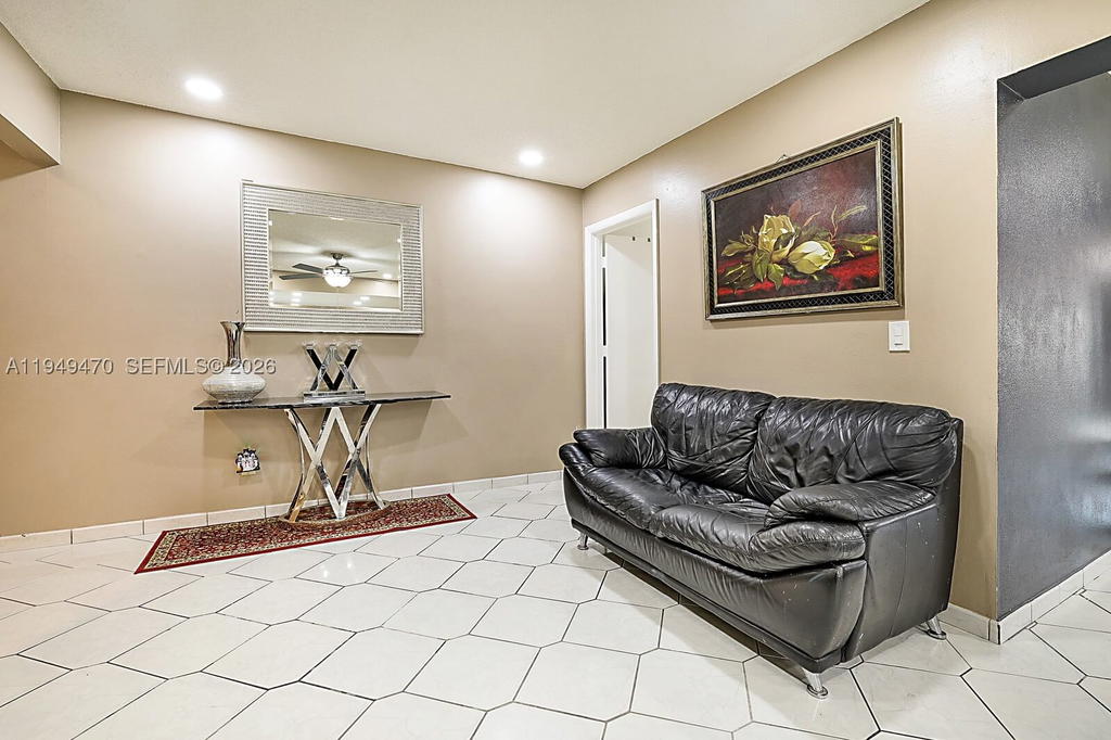 Real estate property located at 2210 91st Ter, Broward, Rainbow Lakes, Pembroke Pines, FL