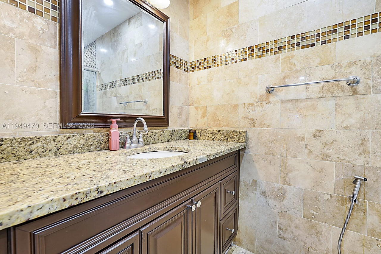Real estate property located at 2210 91st Ter, Broward, Rainbow Lakes, Pembroke Pines, FL