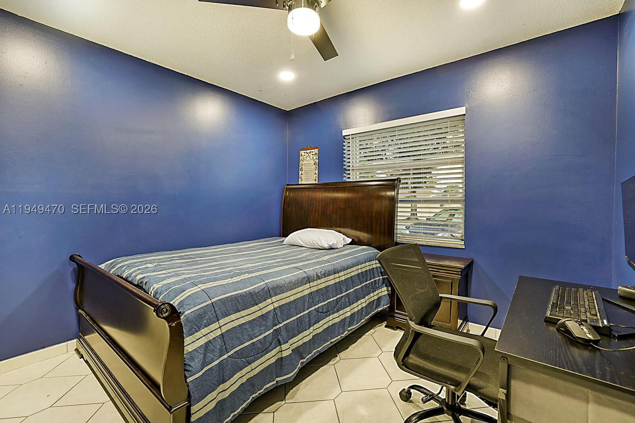 Real estate property located at 2210 91st Ter, Broward, Rainbow Lakes, Pembroke Pines, FL