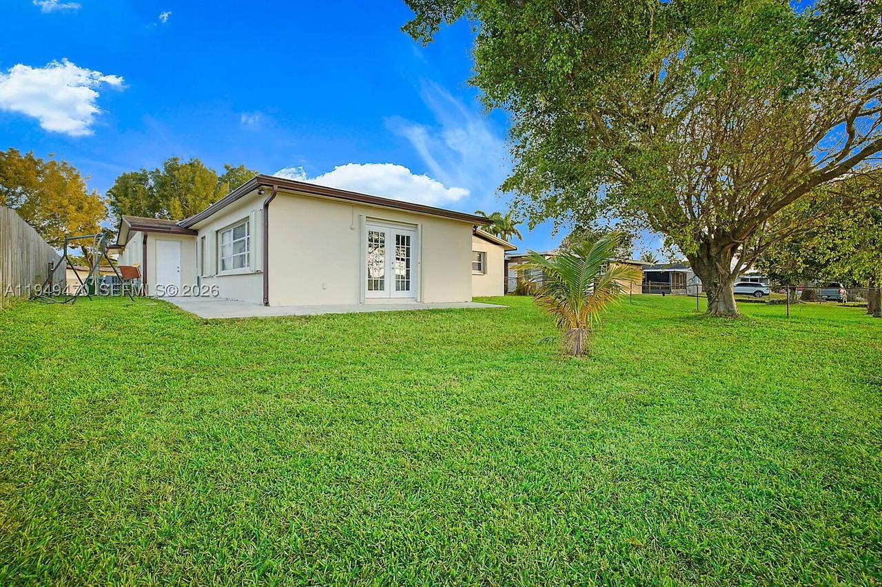 Real estate property located at 2210 91st Ter, Broward, Rainbow Lakes, Pembroke Pines, FL
