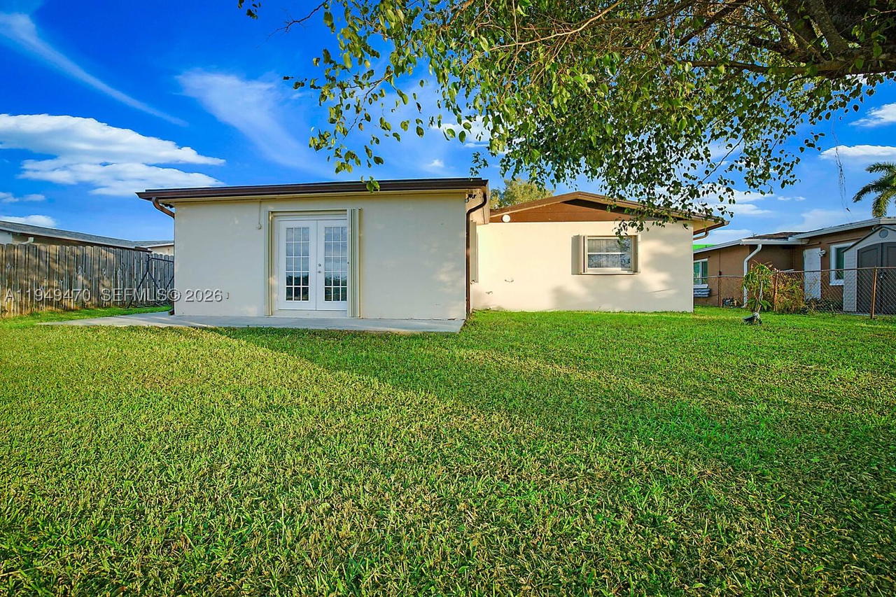 Real estate property located at 2210 91st Ter, Broward, Rainbow Lakes, Pembroke Pines, FL