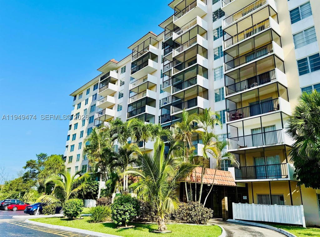 Real estate property located at 4164 Inverrary Dr #913, Broward, Manors Of Inverrary Xii, Lauderhill, FL