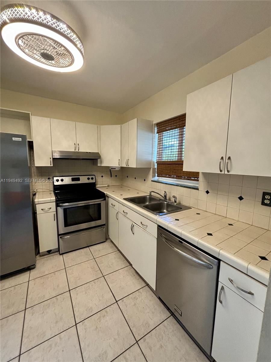 Real estate property located at 3521 88th Ct, Miami-dade, Bird Rd Highlands, Miami, FL