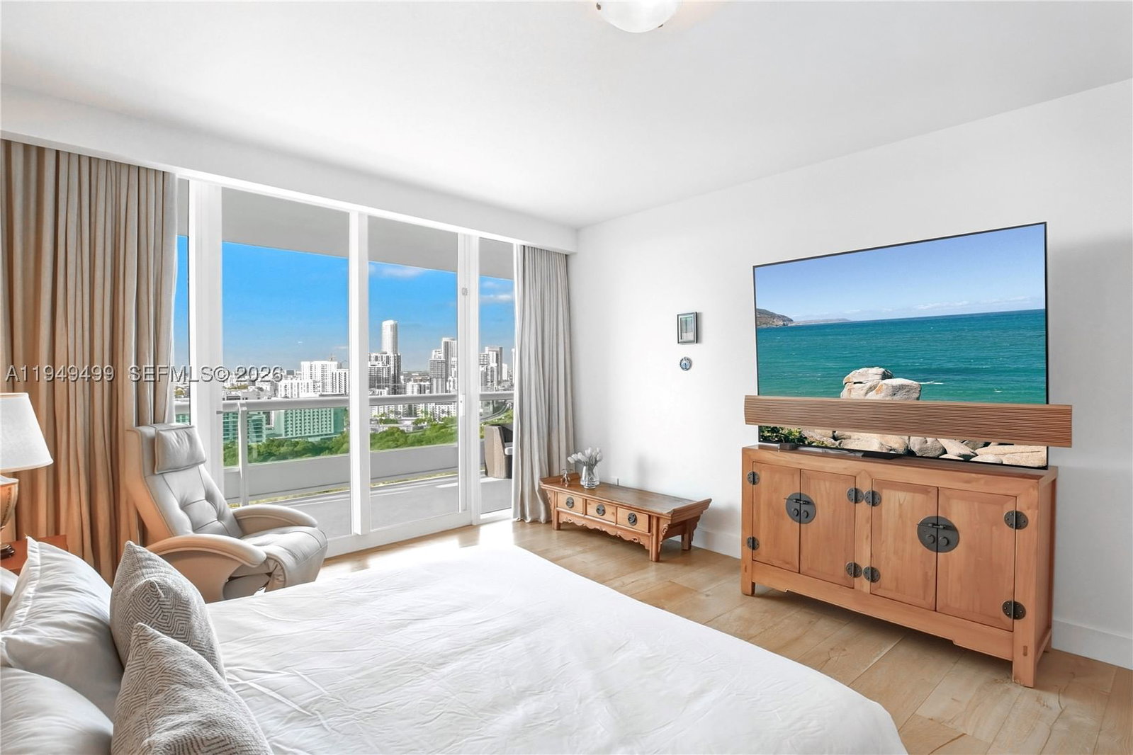 Real estate property located at 1643 Brickell Ave #2506, Miami-dade, Santa Maria Condo, Miami, FL