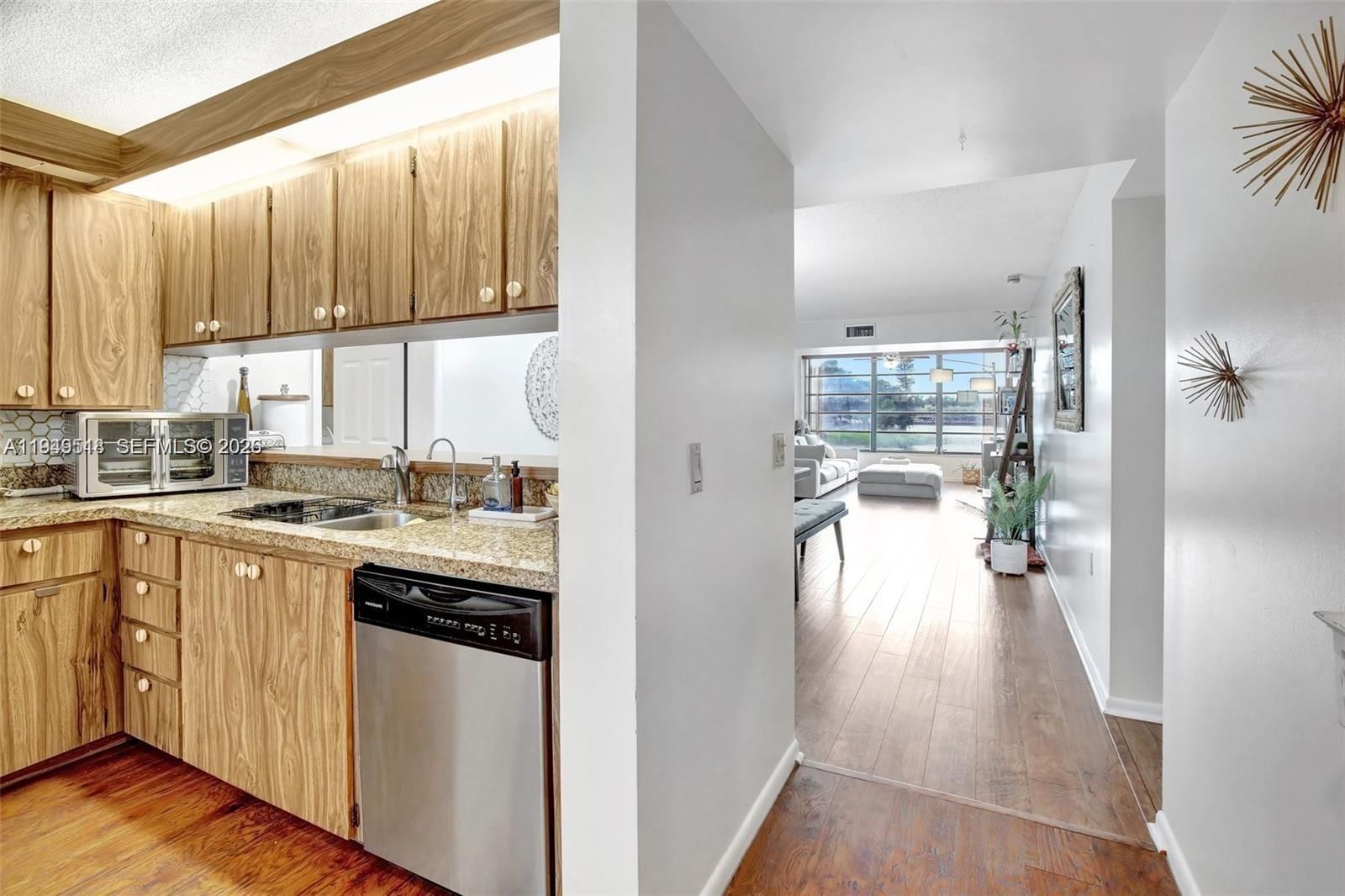 Real estate property located at 1532 Whitehall Dr #202, Broward, Condo 16 Of Whitehall Con, Davie, FL