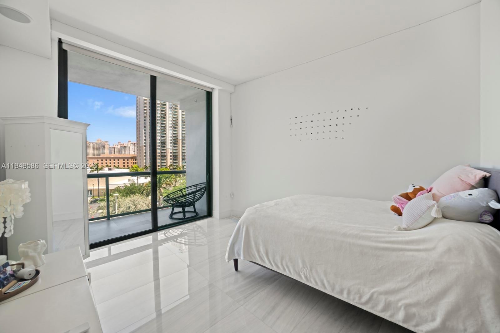 Real estate property located at 3300 188th St #414, Miami-dade, Echo Condo, Aventura, FL