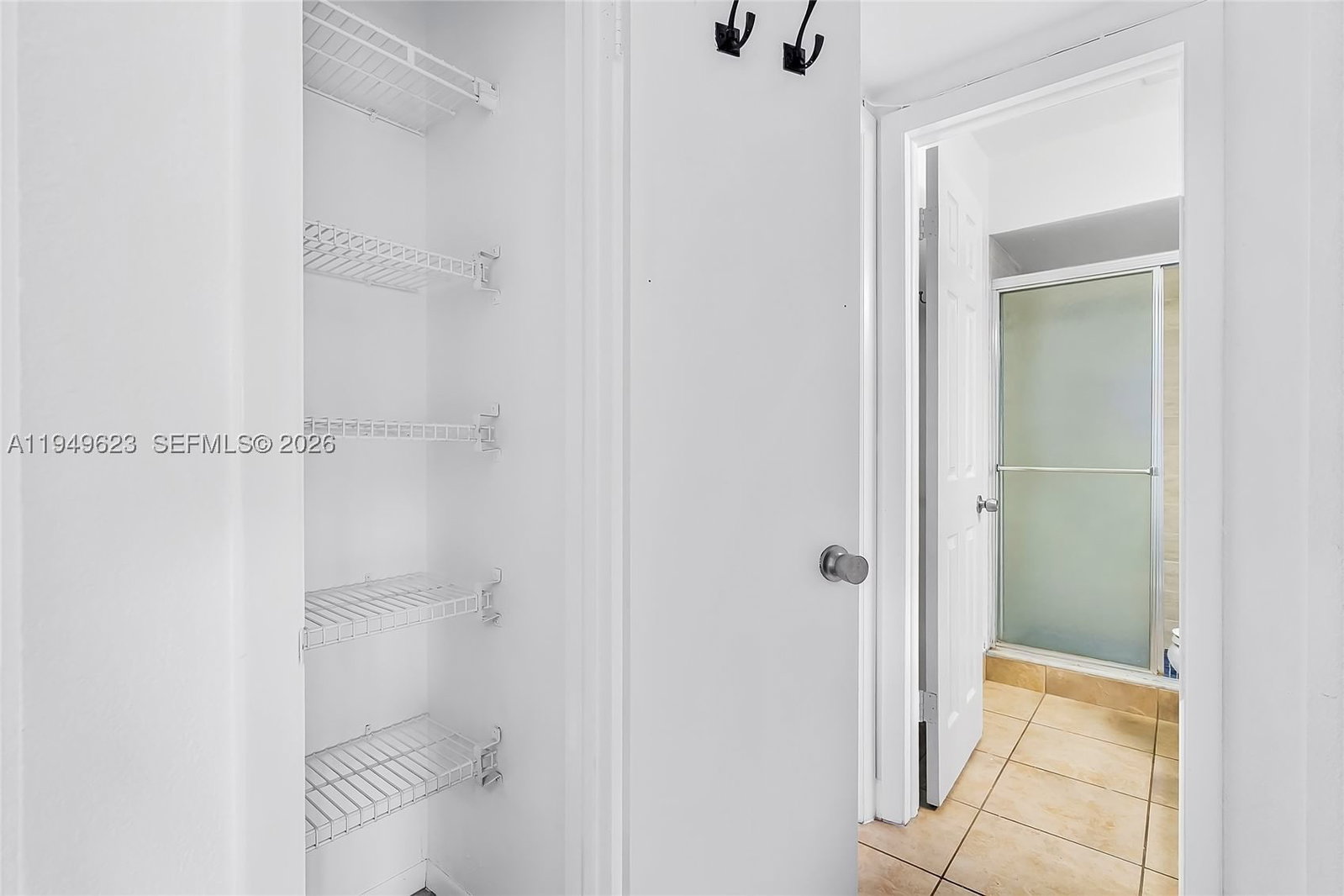 Real estate property located at 2500 81st Ave #402, Broward, Arrowhead Condo No V, Davie, FL