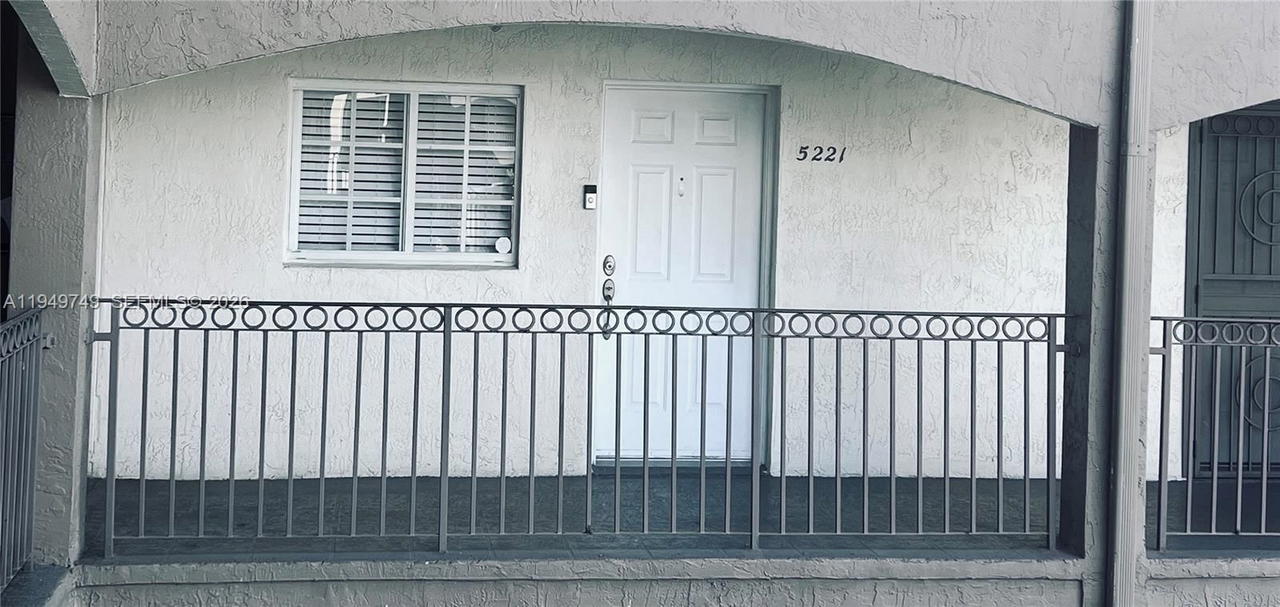 Real estate property located at 8851 119th St #5221, Miami-dade, Grand Vista Condo, Hialeah Gardens, FL