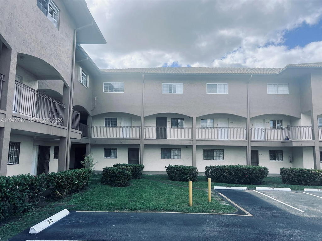 Real estate property located at 8851 119th St #5221, Miami-dade, Grand Vista Condo, Hialeah Gardens, FL