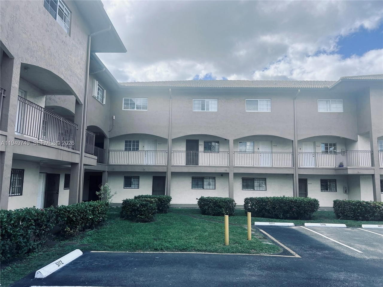 Real estate property located at 8851 119th St #5221, Miami-dade, Grand Vista Condo, Hialeah Gardens, FL