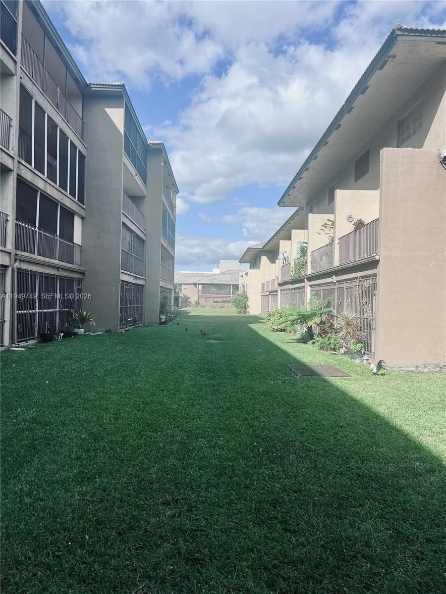 Real estate property located at 8851 119th St #5221, Miami-dade, Grand Vista Condo, Hialeah Gardens, FL