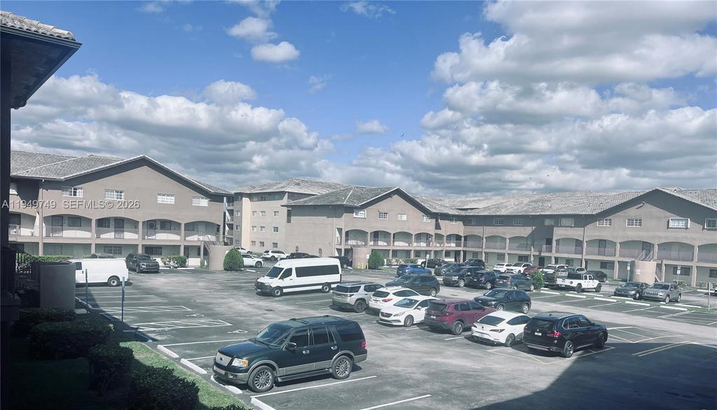 Real estate property located at 8851 119th St #5221, Miami-dade, Grand Vista Condo, Hialeah Gardens, FL